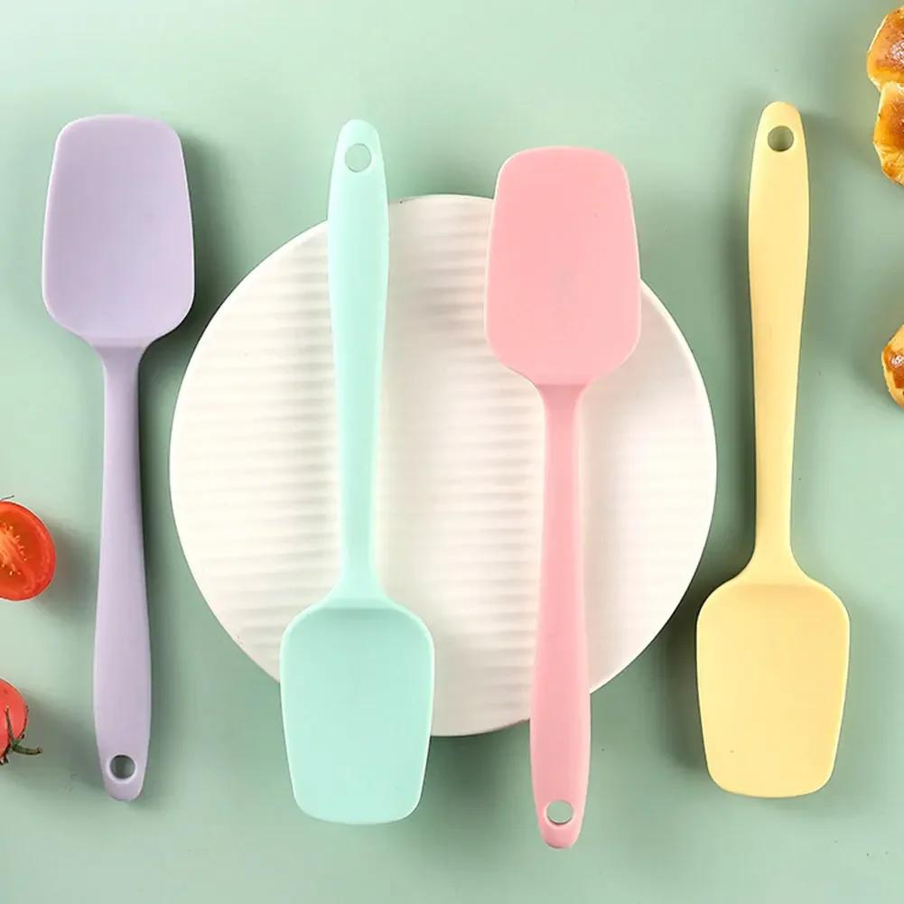 High Temp Resistant Silicone Spatula Cream Scoop Non-stick Kitchen Tool for Baking & Daily Cooking