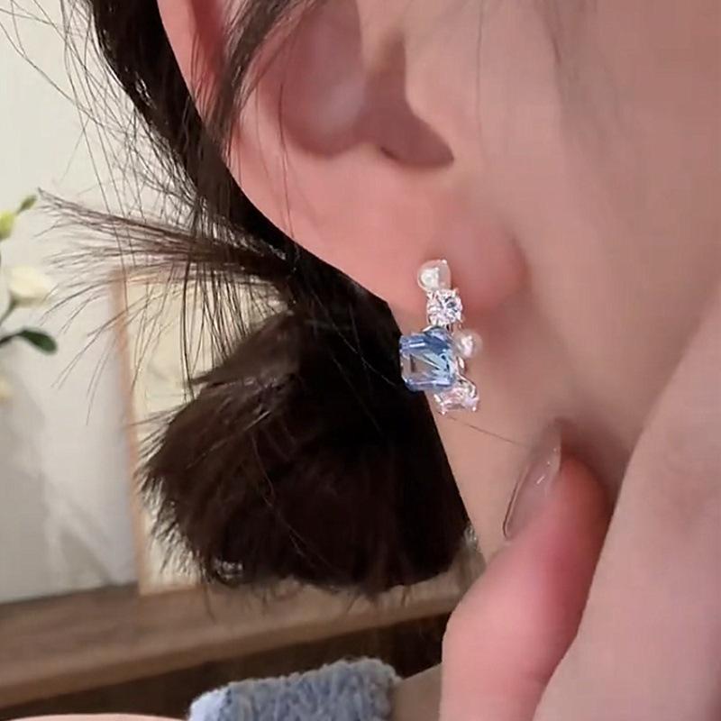 Elegant Geometric Blue Zirconia Pearl Stud Earrings - Stylish Cold Tone