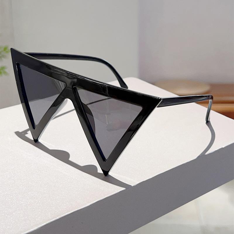 y2k Oversized Triangle Sunglasses Women For Men Luxury Brand Designer Vintage Punk Flat Top Popular Party Funny Sun Glasses