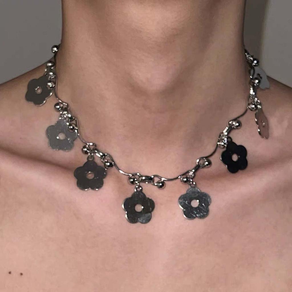 Punk Flower Pendant Necklace for Women Fashion Geometric Metal Small Round Ball Splicing Necklace Popular Street Jewelry Gifts