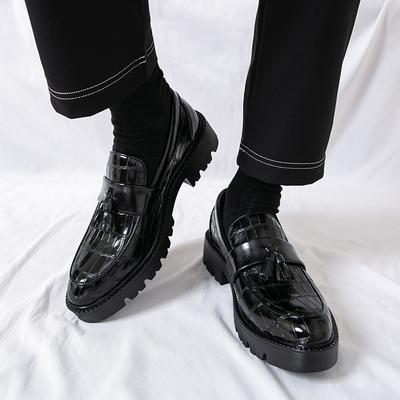 Fashion High Quality Autumn Winter Patent Leather Glossy Finish Casual Men's Fashionable Men Loafer Shoes Tassel Patterned Formal Shoes
