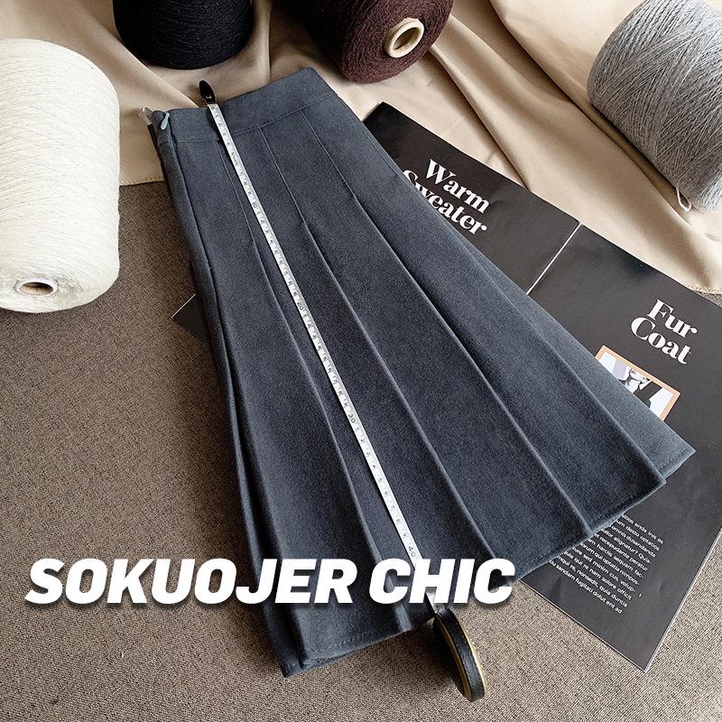 Women's High-Quality Black Wool Blend A-Line Pleated Skirt - Thick, High-Waisted, Slimming, Plus Size, Short Length for Autumn & Winter.