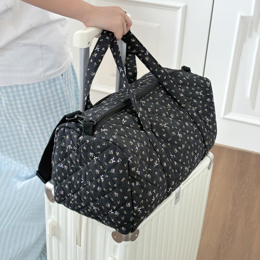 Lightweight Large Capacity Floral Quilted Travel Bag Handheld Diagonal Boston Bag Korean Version Ins Fresh Sweet Cotton Bag