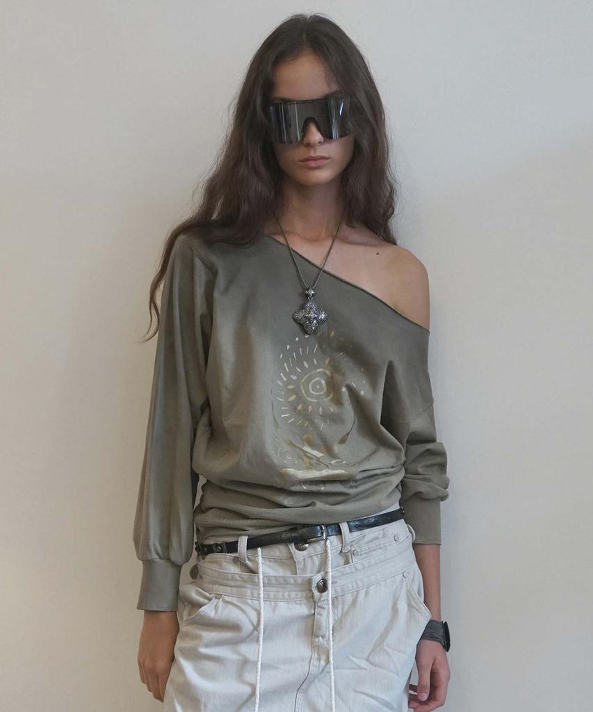 SCULPTOR Boho Washed Off-Shoulder Tee Khaki