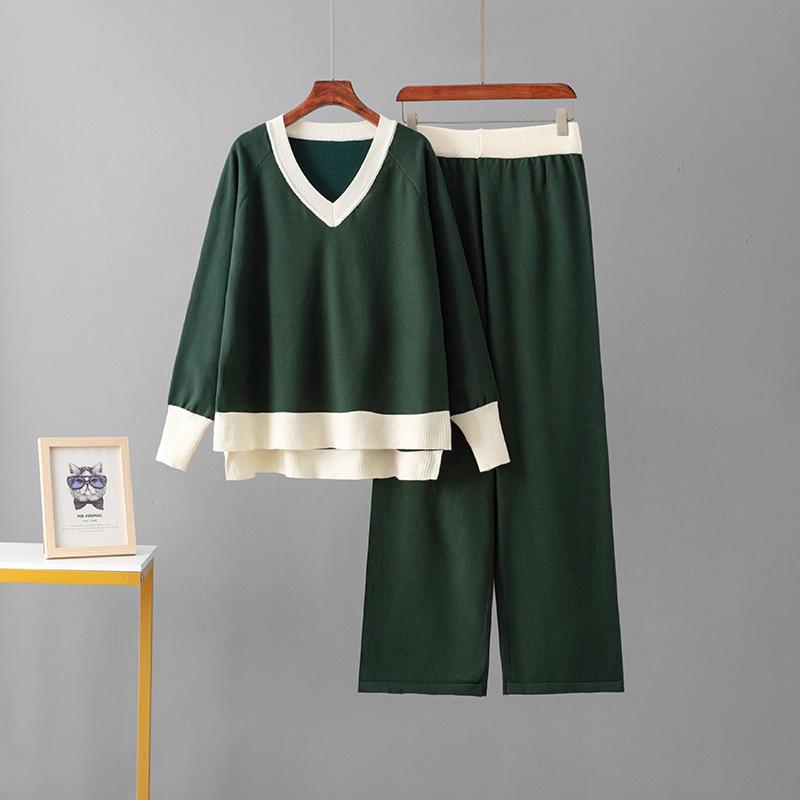 

Женский европейско-американский костюм-двойка с V-образным свитером и брюками широкого кроя на осень/зиму 2025. One size