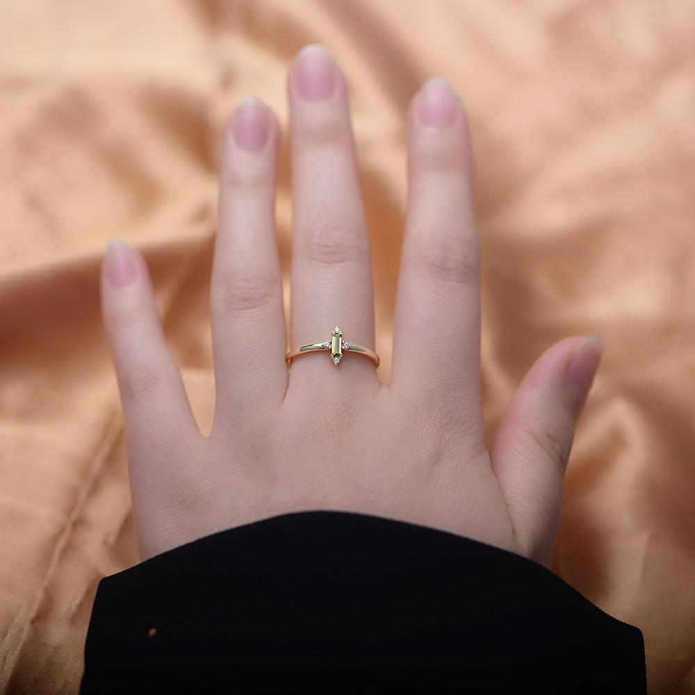 New Classic Best Selling Sterling Silver 925 Zircon Baguette Band Ring for Women Green Gemstone Simple Rings Jewelry