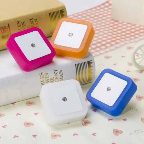 

Практичная светодиодная ночная лампа Plug and Play с низким энергопотреблением