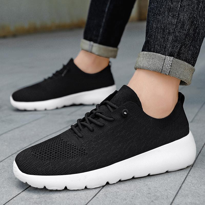 New Lightweight Comfortable and Breathable Sports Shoes Men's and Women's Mesh Upper One-piece Soft-soled Casual Sports Shoes