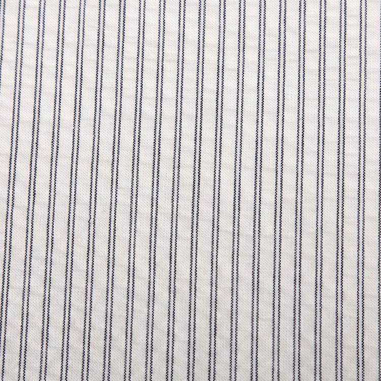 „Gepunkteter, garngefärbter Baumwollstoff mit Streifen für klassische Herren-, Damen- und Kinderbekleidung sowie Hemdblusenkleider“