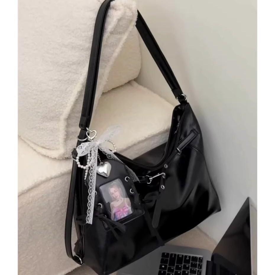 

Женская сумка-тоут большой вместимости, новая сумка 2025 года,通勤肩信使袋 в иностранном стиле, рюкзак с чувством дизайна чёрный