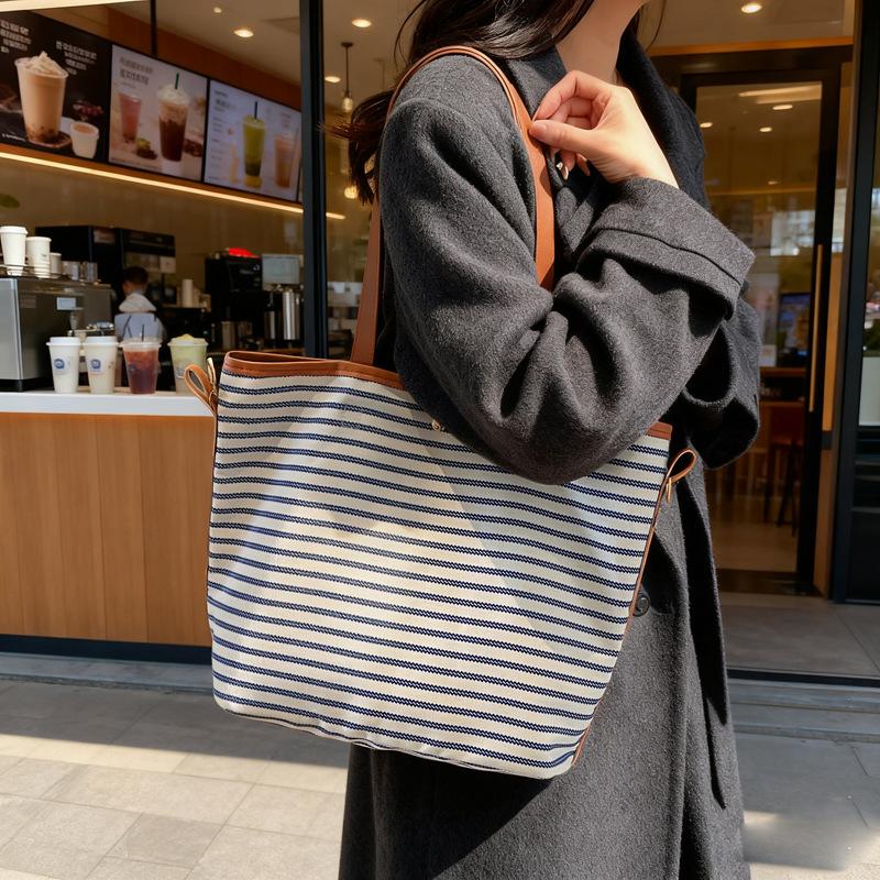 New Korean Style Large Capacity Striped Tote Bag Fashion Lazy Casual Commuter Canvas Shoulder Bag Casual Texture Bucket Bag