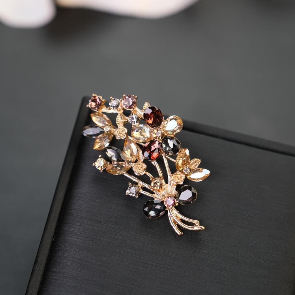 Elegant Rhinestone Crystal Wreath Brooch – Colorful Luxury Corsage Pin
