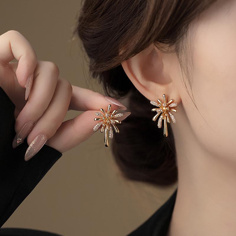 Gold Color Metal Micro-Set Zircon Flower Center Earrings Young Luxury Jewelry Suitable for Women's Party Wear Trendy Accessories