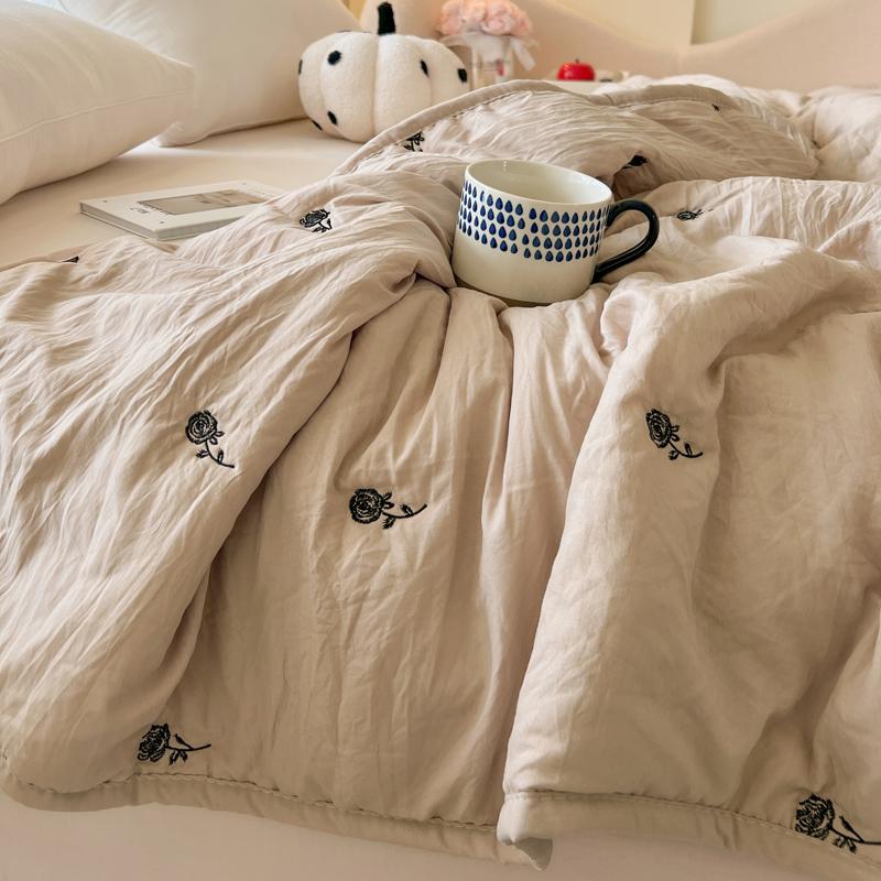 Japanese Minimalism Skin-Friendly Summer Blanket Spring Breathable Single Double Duvet Washed Embroidered Comforter Thin Quilt