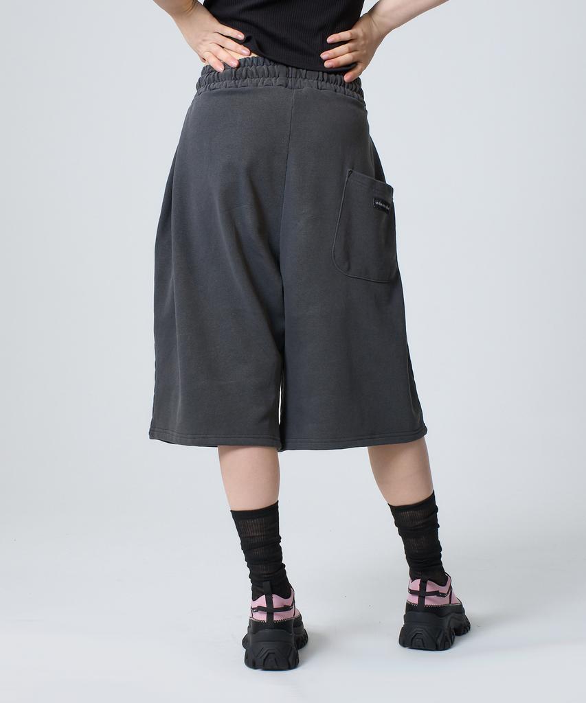 UNKNOWN PLANET Daily Wide Pigment Sweat Shorts Pants Charcoal