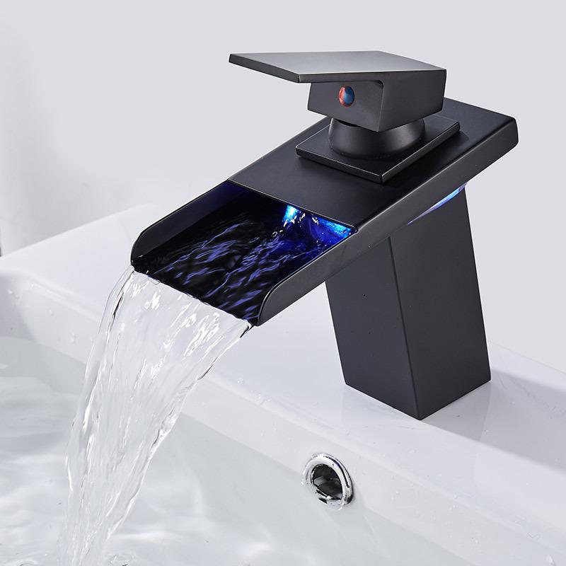 Baralho Torneira Bathroom Basin Faucet With Led Light Polished Tap Basin Deck Mounted Sink Mixers 3 Colors Change