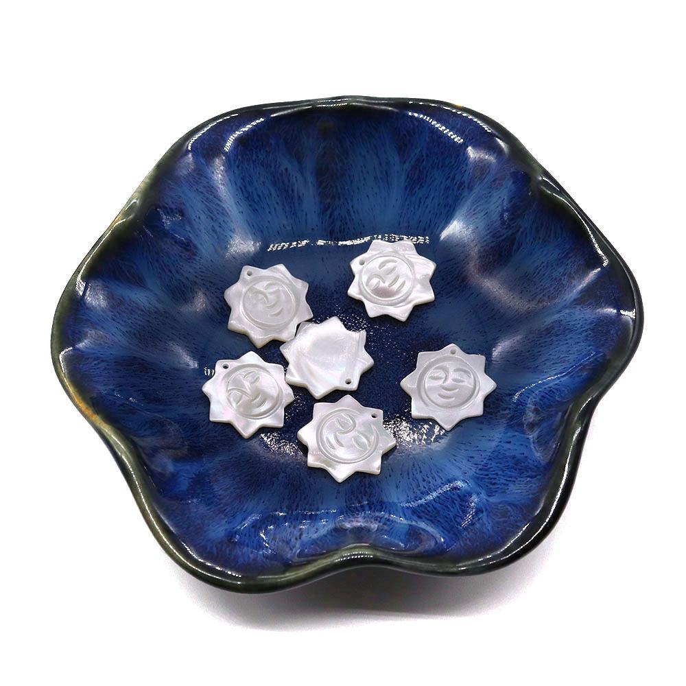 Natural Seawater Shell Sun Face Pendant Necklace Jewelry Accessory
