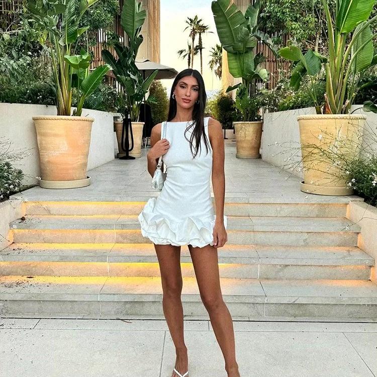 LYRIA Módní jednobarevné šaty s volánovým lemem bez rukávů přiléhavého střihu krátké dámské elegantní s kulatým výstřihem slim mini šaty sexy dámské párty vestidos