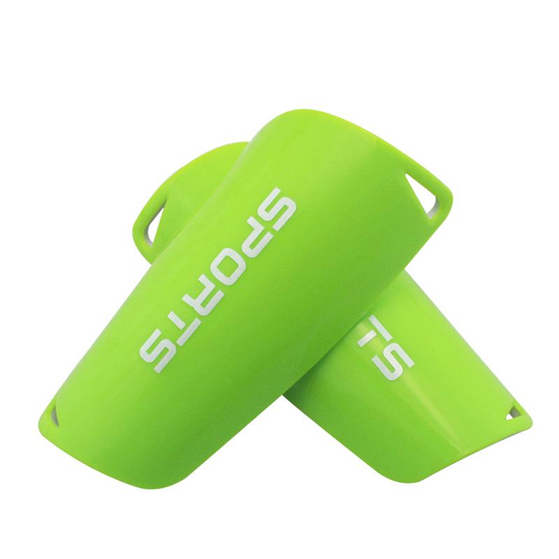 Atmungsaktive Schienbeinschoner-Ärmel im Taschenformat: Fußballsocken mit weichen Einsätzen für Erwachsene & Jugendliche.