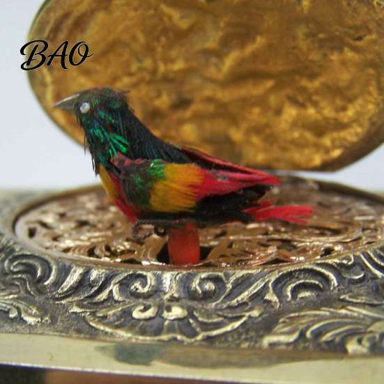 Timeless Vintage Style Decor Automatic Pop Up Bird Music Box with Mechanical Singing Bird, Gold Alloy Thoughtful Gift for Birthday Jewelry Featuring