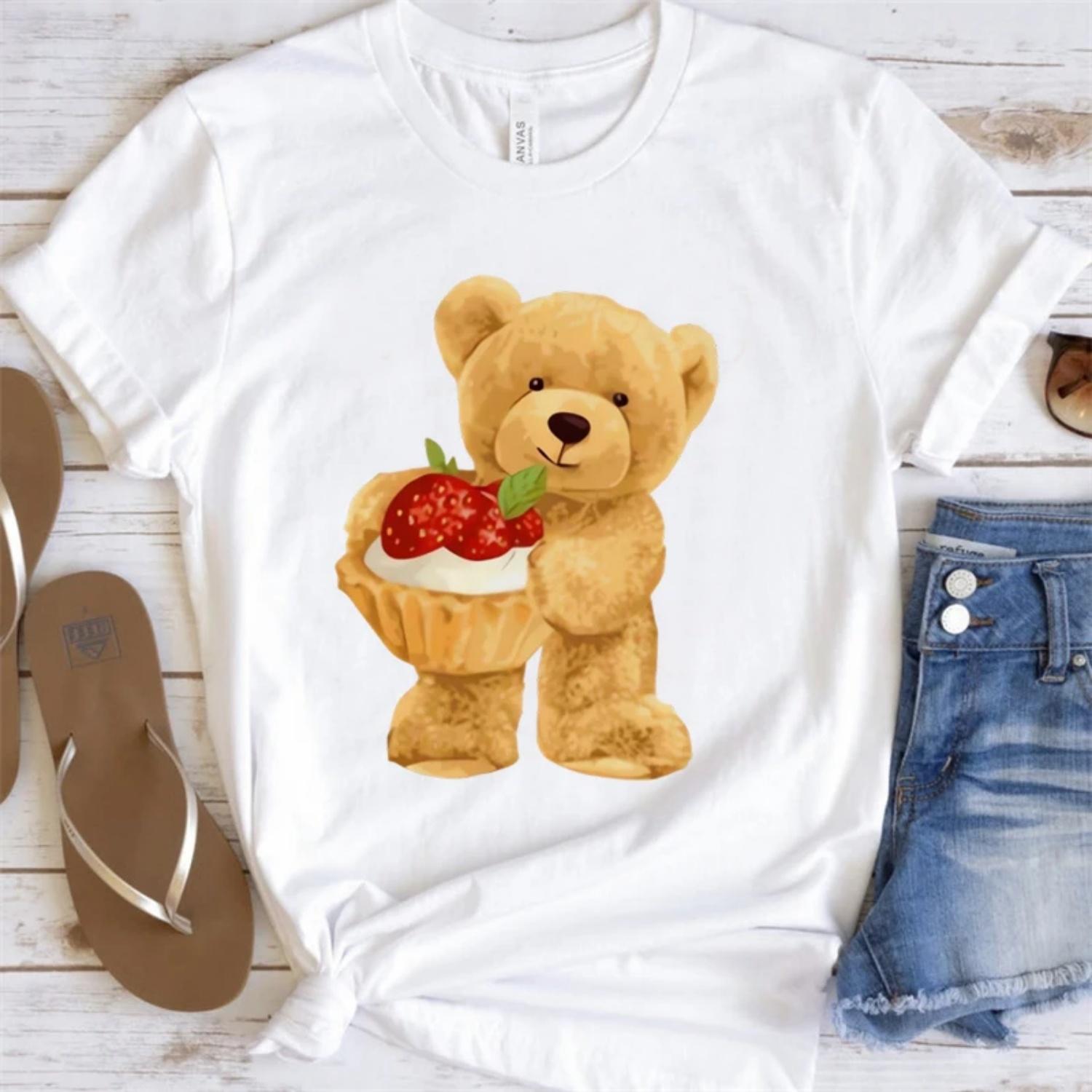 

Bear Strawberry Printed Womens Summer T-Shirt Cute Cartoon Tee Short Sleeved Basic Top Trendy O-Neck Casual Pattern for Lady XXXXXL білий