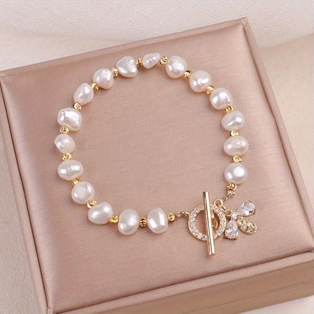 1pc Imitation Pearl Bracelet, Ladies' Fashionable and Simple Little Bee Pendant Bracelet