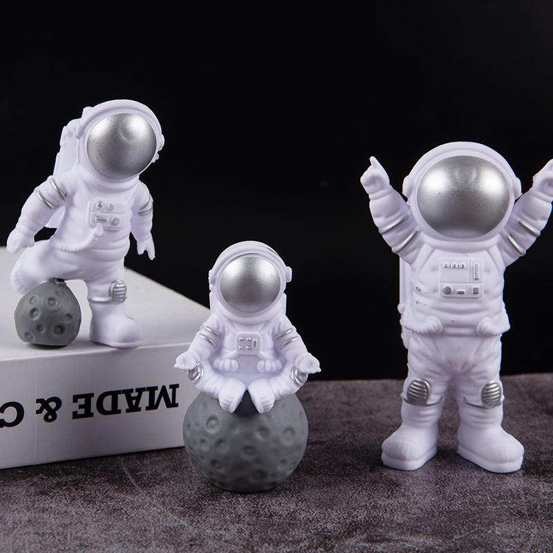 3pcs Plastic Astronaut Statue Statue Astronaut Sculpture Educational Toy Desktop Home Decoration Astronaut Model Children's Gift