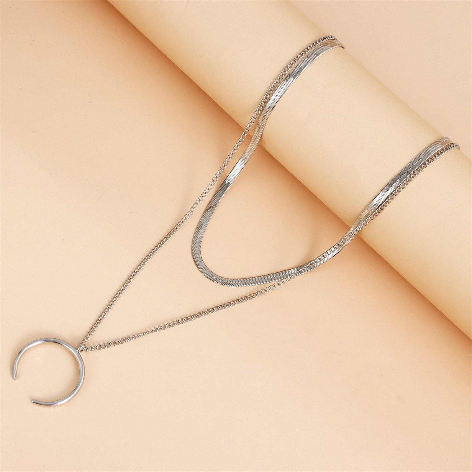 

Крутое женское ожерелье с подвеской в виде полумесяца и двойной плоской змейкой One Size