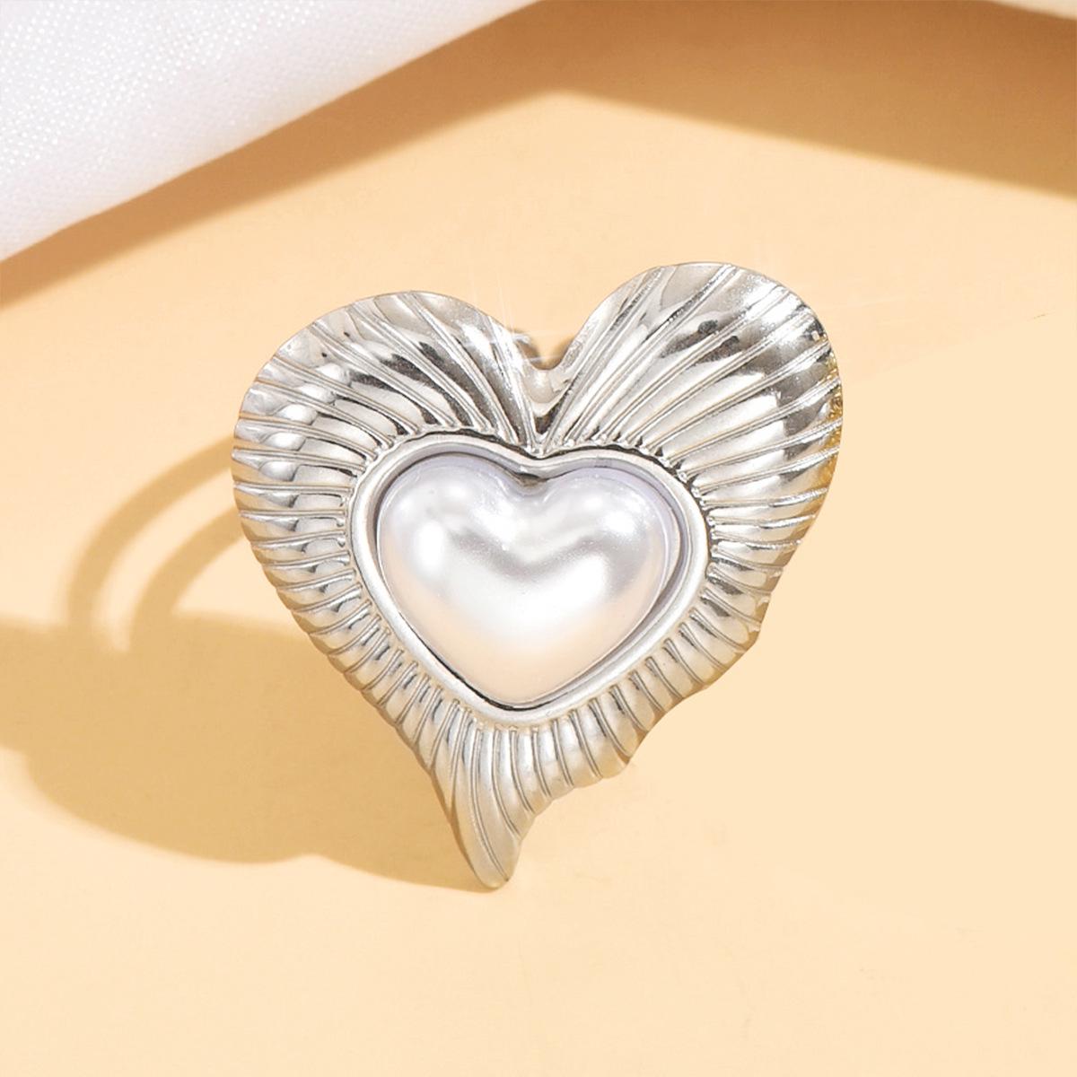 French Romantic Heart-Shaped Pearl Ring: Elegant Retro Irregular Design for Women, Open Stainless Steel Accessory
