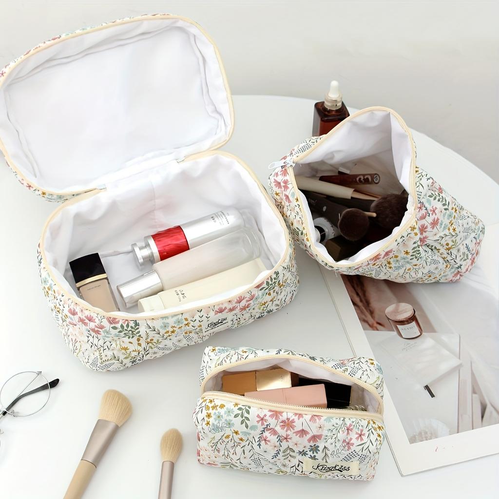 1pc, Stylish Floral Pattern Quilted Makeup Bag - Multifunctional Storage Pouch, Portable Toiletry Organizer,Travel Accessory Bag