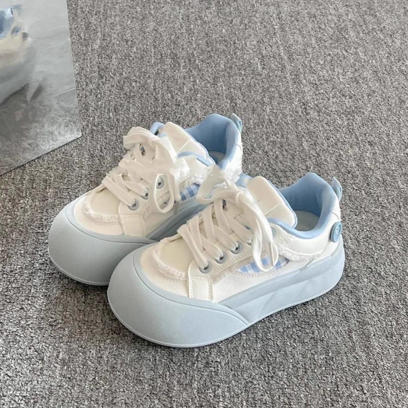 Sommer neue dicksohlige kleine weiße Schuhe Damenrock Student vielseitige lässige Board-Schuhe Nischen-Brot-Schuhe