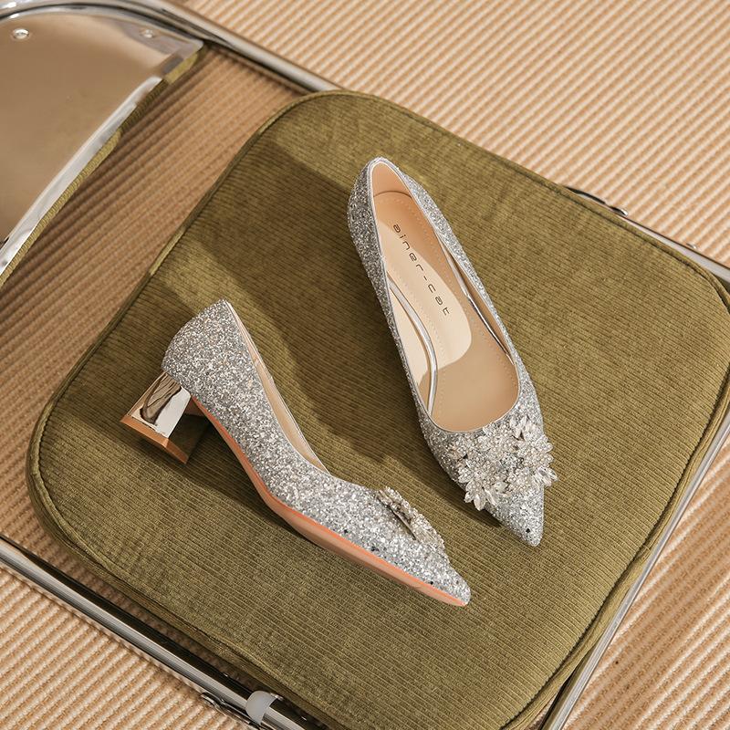 

5306-3 остроносые туфли на высоком каблуке женские 2025 новые хрустальные пайетки свадебные туфли квадратная пряжка стразы универсальные толстый каблук одинарные туфли 39