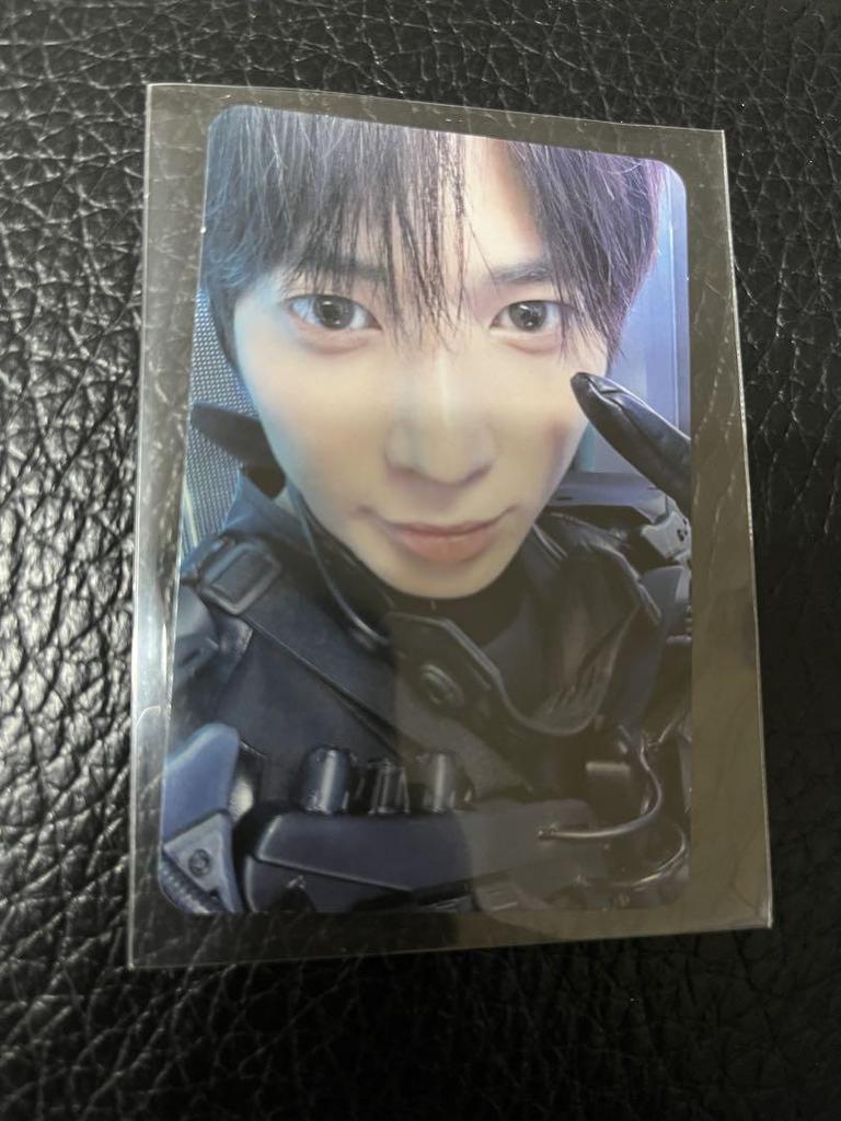 [USED] TXT Tuva Mini Book Keyring AWAKE Trading Card Taehyung