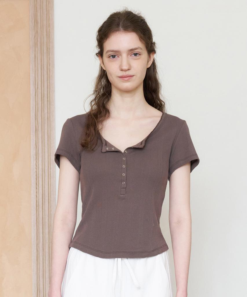 TTUDEMENT Eyelet Henley T-Shirt_Brown