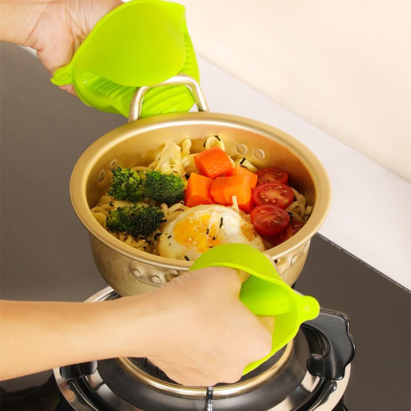 Thickened Silicone Heat-Resistant Gloves - 300°C Oven & Microwave Insulation for Baking & Plate Removal