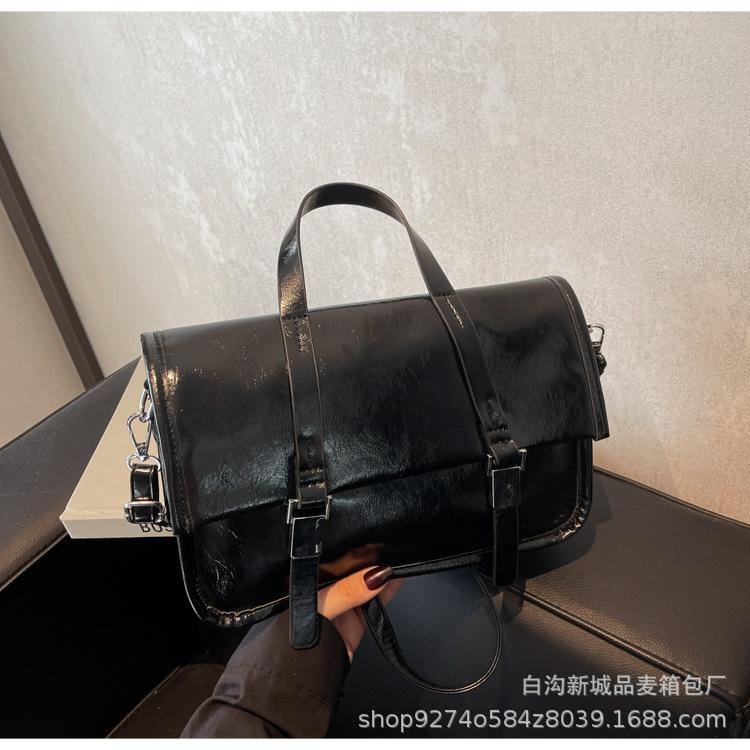 

American retro handbag women s new autumn and winter oil wax leather fashion commuter shoulder bag large capacity messenger bag