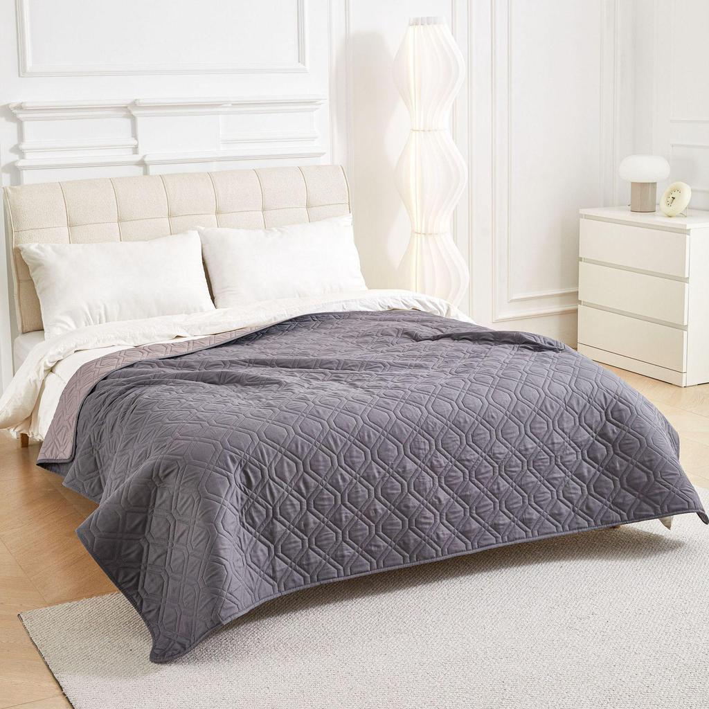 Waterproof Pet Mattress Cover: Dustproof, Anti-Slip, Anti-Urine Protective Sofa Pad for Cats and Dogs