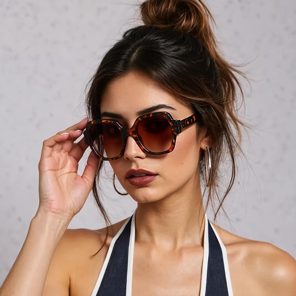 Vintage New In Fashionable Retro Brown Sunglasses With Geometric Edge Gradient Brown Lenses Sunglasses For Women