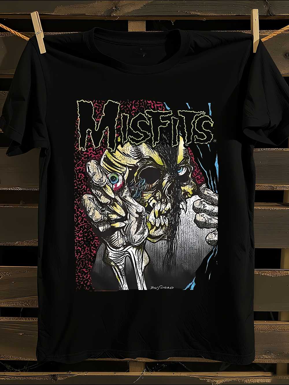 

s Misfits Eyeball Logo & Iconic Hand Sign T-Shirt L