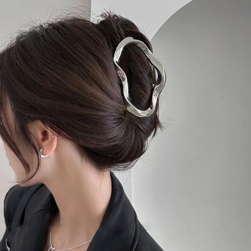 AWAYTR Goldfarbene, hohle Flüssighaarspangen, Metallhaarklammer, Haarband, Haarnadel, Krabbenmotiv, Damenmode-Accessoires