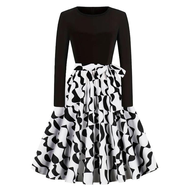 Autumn and Winter New Retro Women's Clothing Round Neck Long-sleeved Black Spelling Print Pendulum Dress