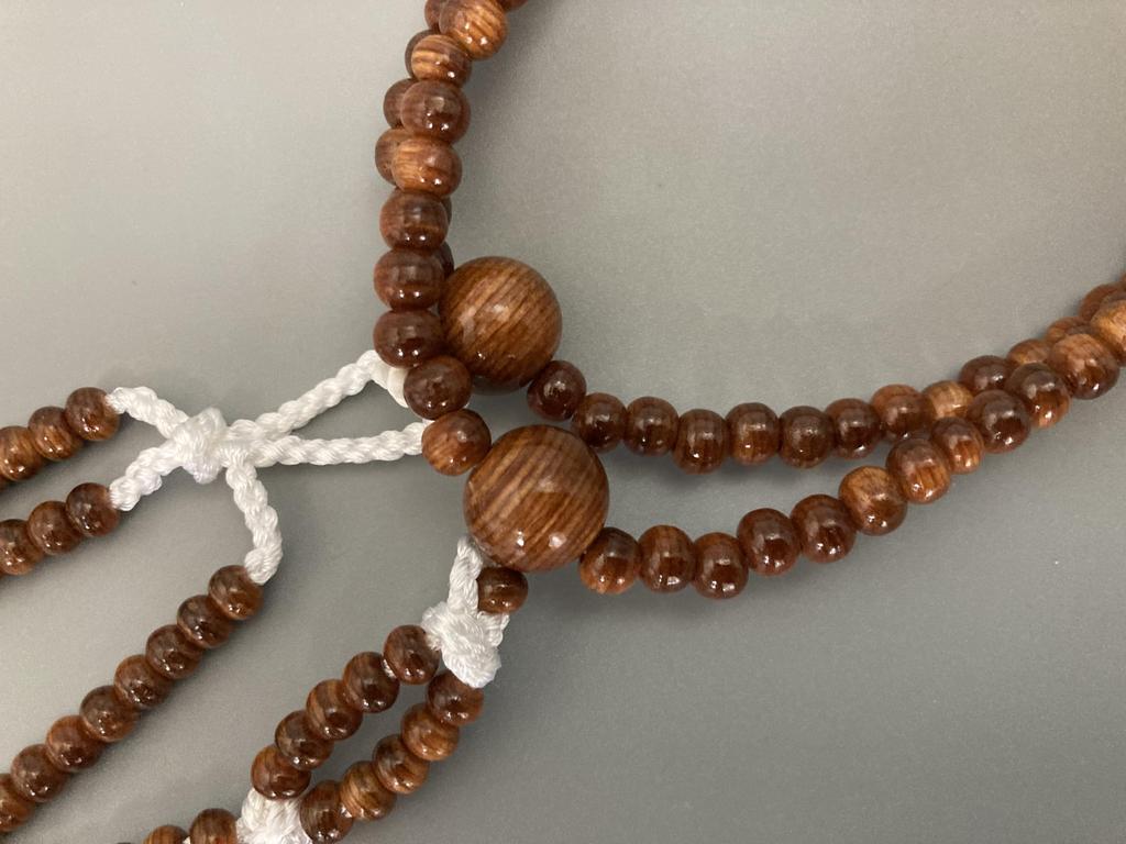Soka Gakkai Buddhist Prayer Beads (Nenju) Wooden 8-inch (approx. 10cm) In Paulownia Wood Box (Crimson 8-inch Brass Brass)