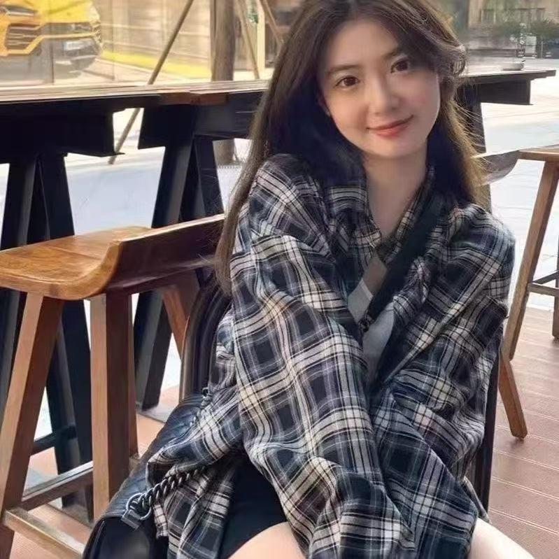 

Retro Plaid Lantern Sleeve Wool-Blend Shirt for Autumn/Winter One Size (80-145 Jin)