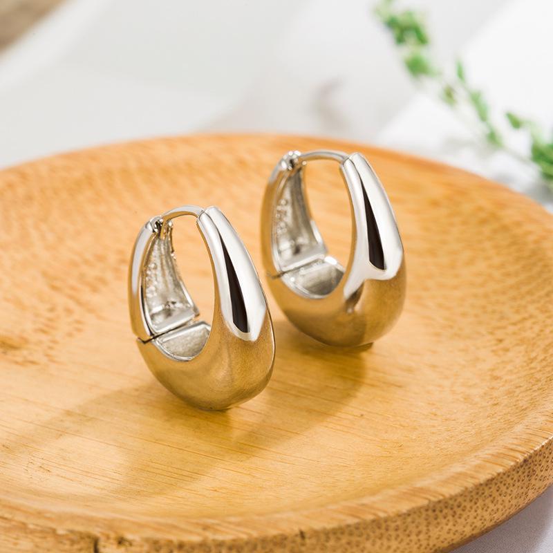 Women's Oval Geometric Hoop Earrings - Simple European & American Style, Trendy Commuting Jewelry.