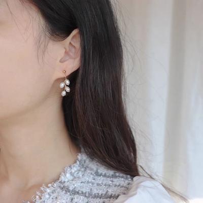 Boucles d'oreilles élégantes et légères en perles d'eau douce naturelles de luxe, petites perles de riz, boucles d'oreilles enveloppées d'or 14 carats, boucles d'oreilles à clous d'oreilles, sens de la mode