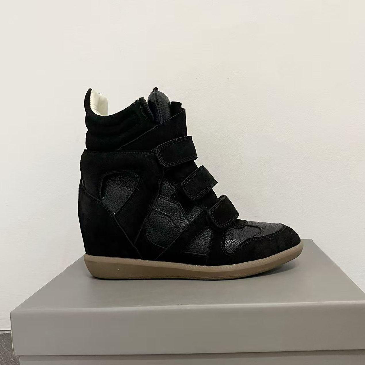 Inner heightening shoes women`s high-top color