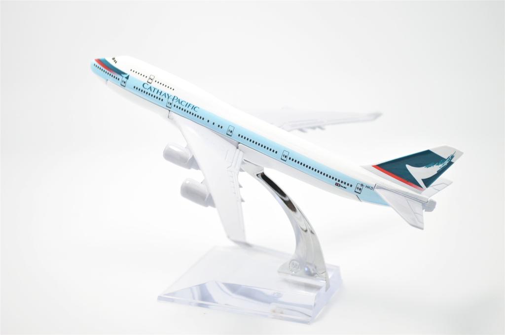 TANG DYNASTY 16cm Cathay Pacific Airways Boeing B747 Alloy Airplane Plane Model Toy 1/400