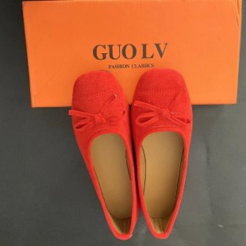 

Одиночные туфли низкие туфли резиновые ПУ низкий каблук (менее 3 см) коровья замша (матовая кожа) квадратная голова, мелкий рот, ступня 40 красный