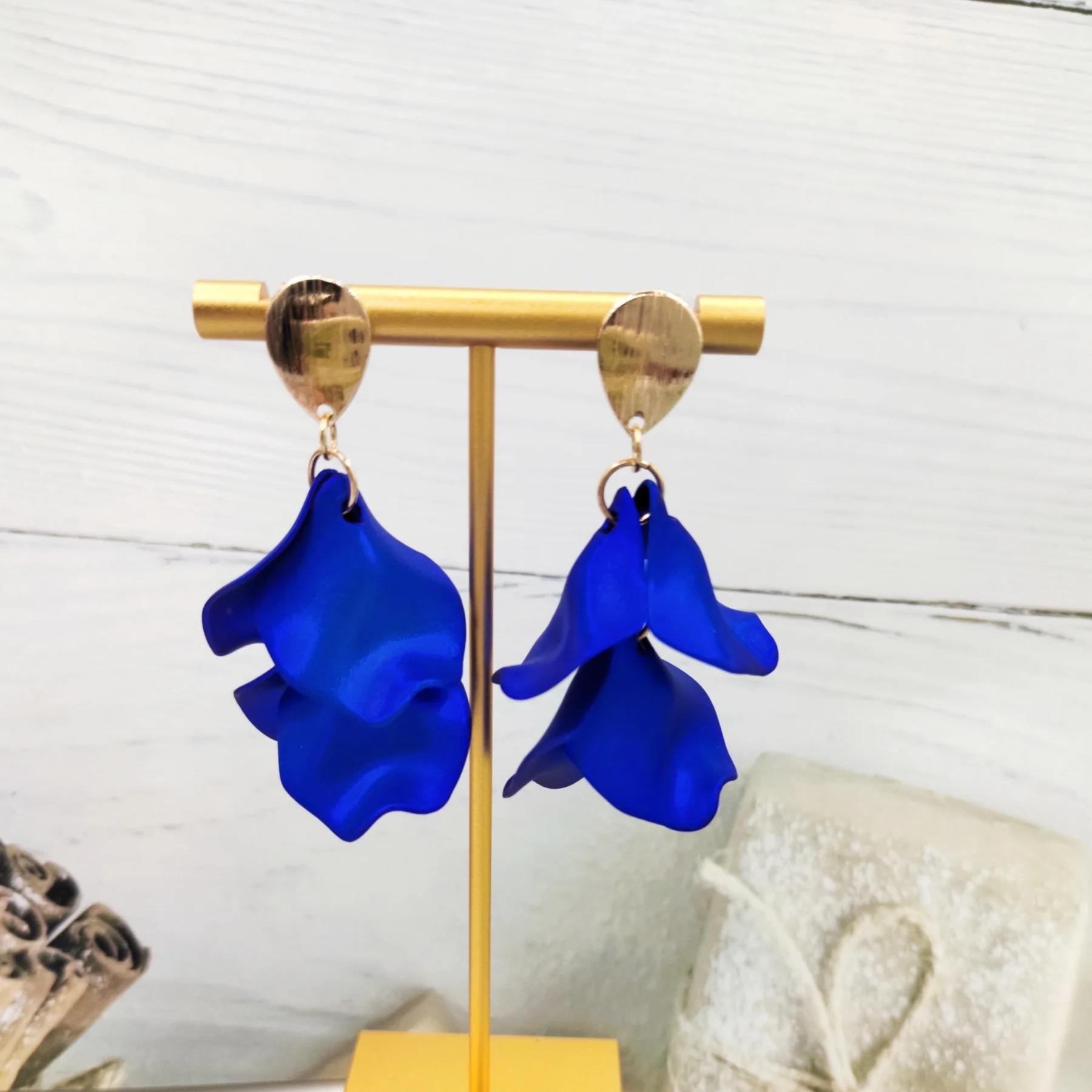 

Irregular Petal Tassel Earrings for Women, Exaggerated Statement Design, Light Luxury Fashion Jewelry синій