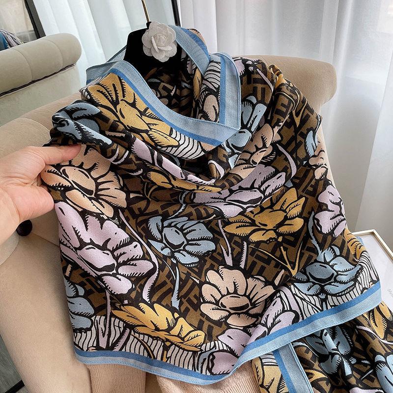 Luxury Brand Autumn and Winter Women New Style Fashion Color Matching Print Silk Scarf Lady Popular Headcloth Beach Shawl